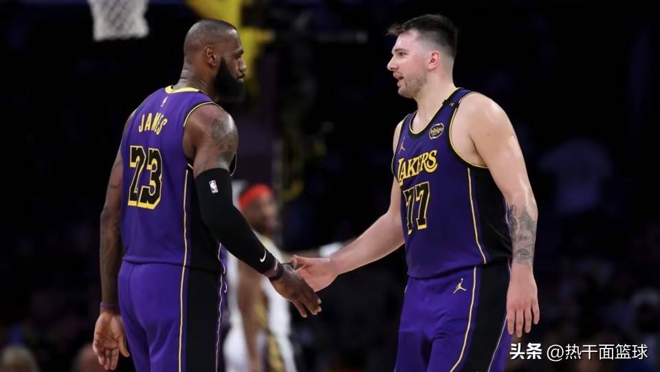 快船三巨头合砍+,湖人彻底溃败(快船和湖人交锋) 快船三巨头合砍+,湖人彻底溃败(快船和湖人交锋)