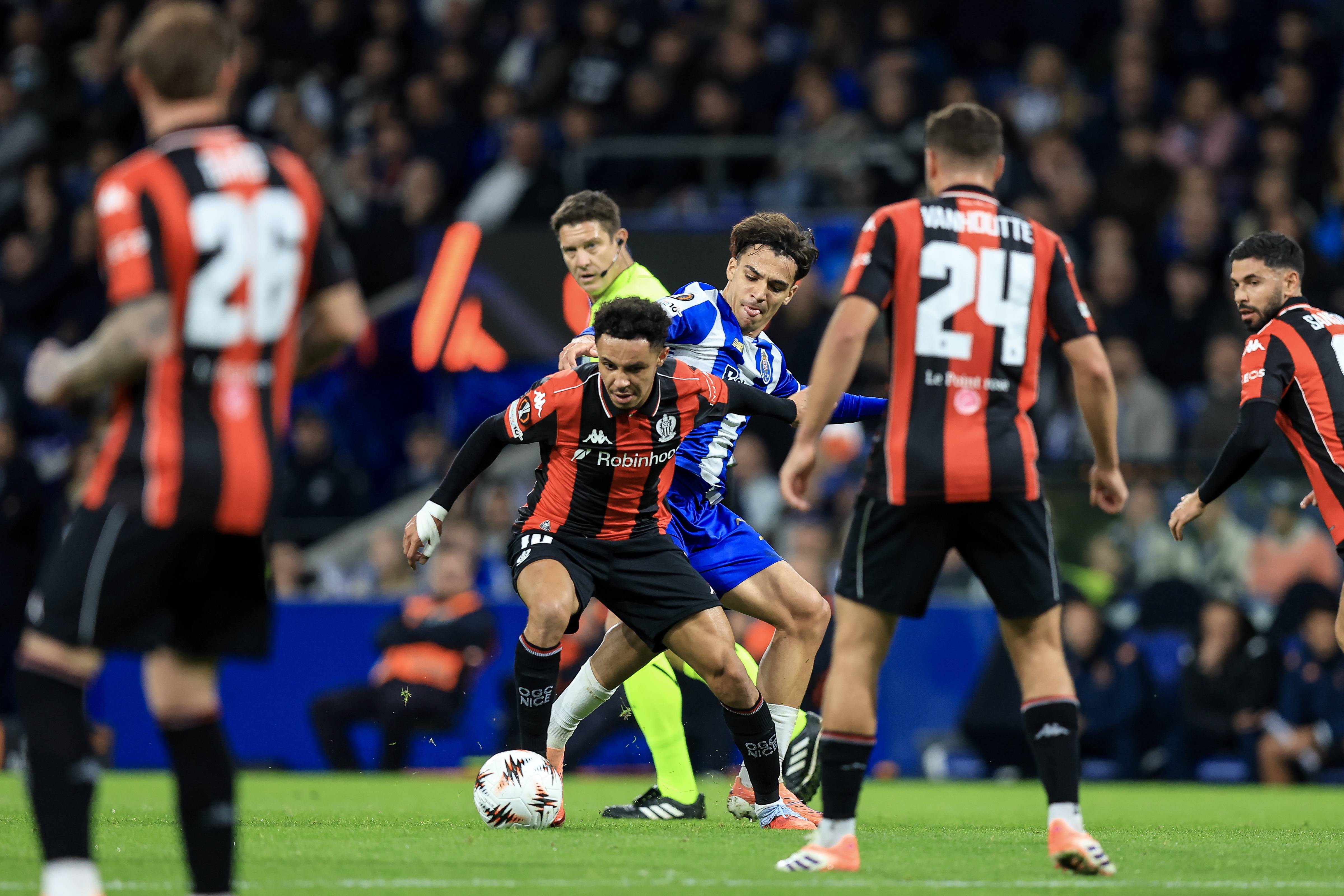 ayx.com-波尔图主帅公开批评球员表现，要求提高素质