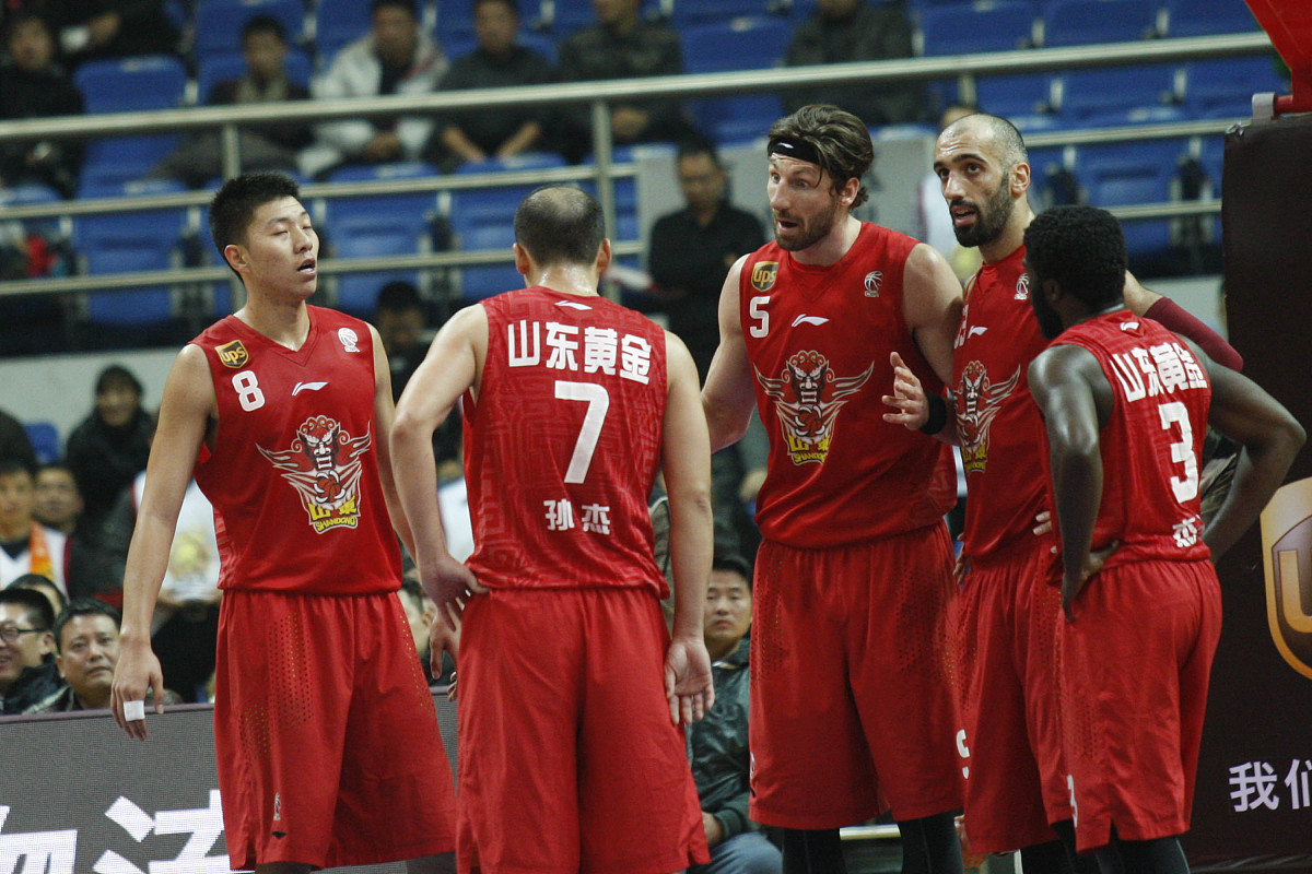 aiyouxi-新疆男篮在今晚比赛中双杀上海队，一路领先的简单介绍